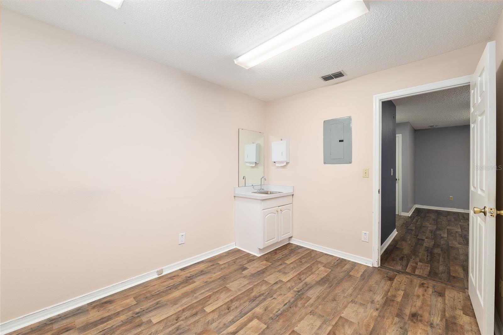 STARTING GATE OFFICE COMPLEX - Commercial Lease