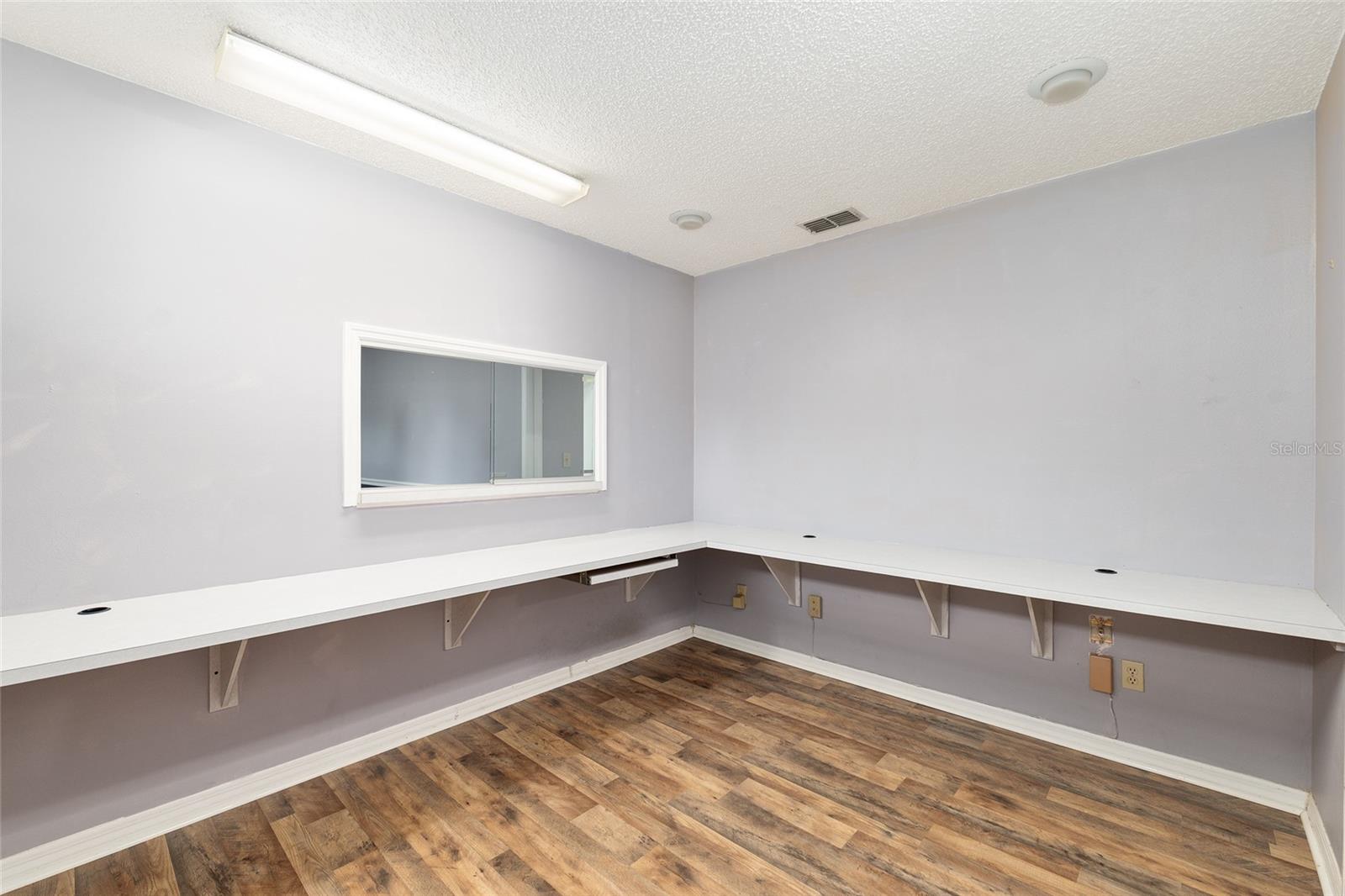 STARTING GATE OFFICE COMPLEX - Commercial Lease