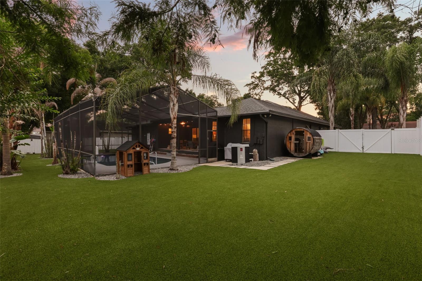908 VERSAILLES CIRCLE