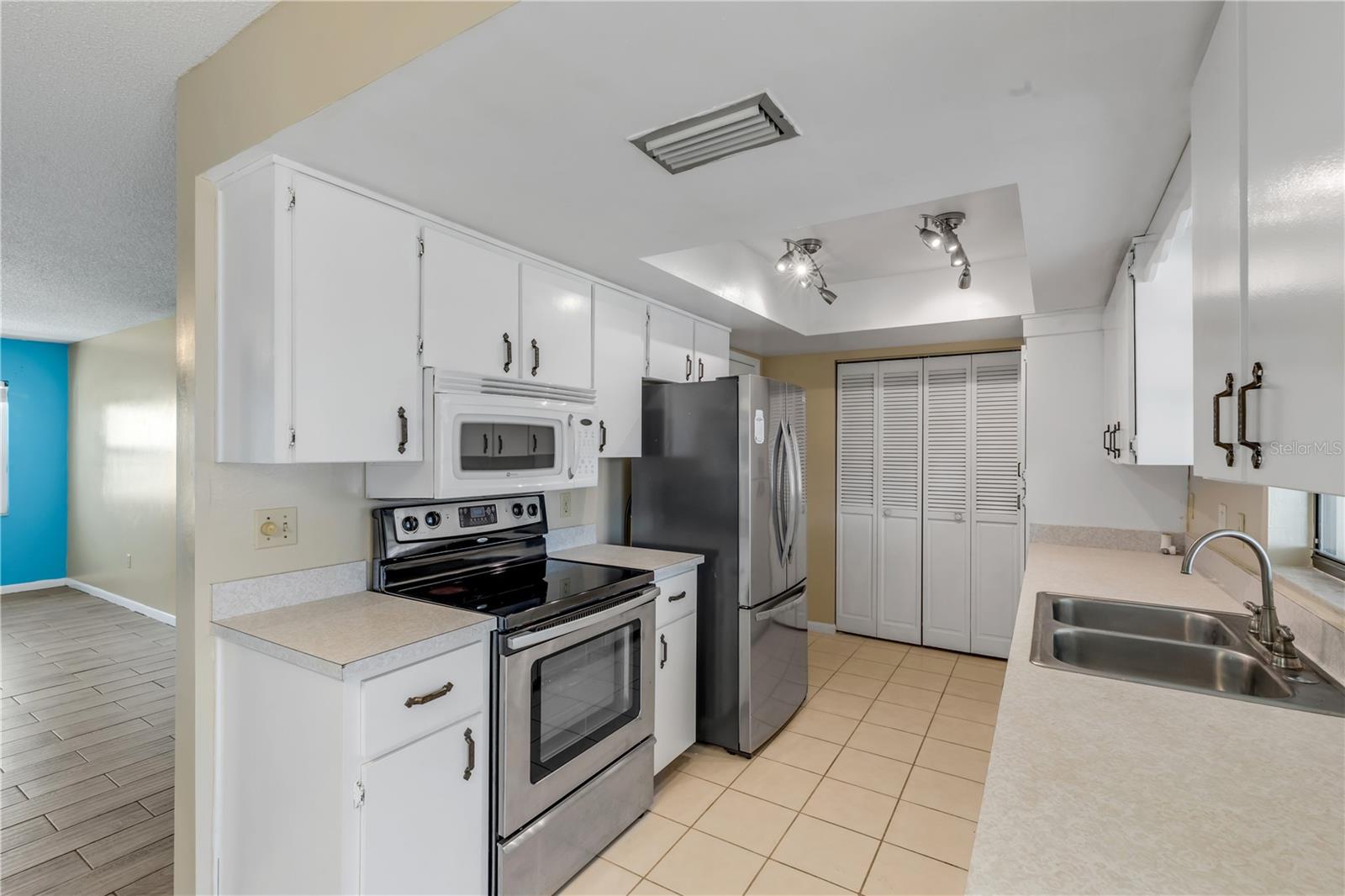 PELICAN COVE - Residential