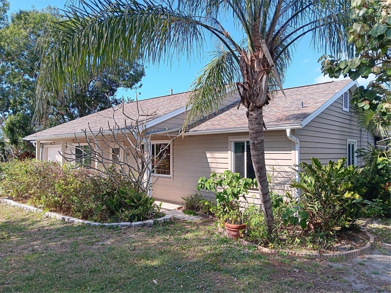 601 E SEMINOLE DRIVE