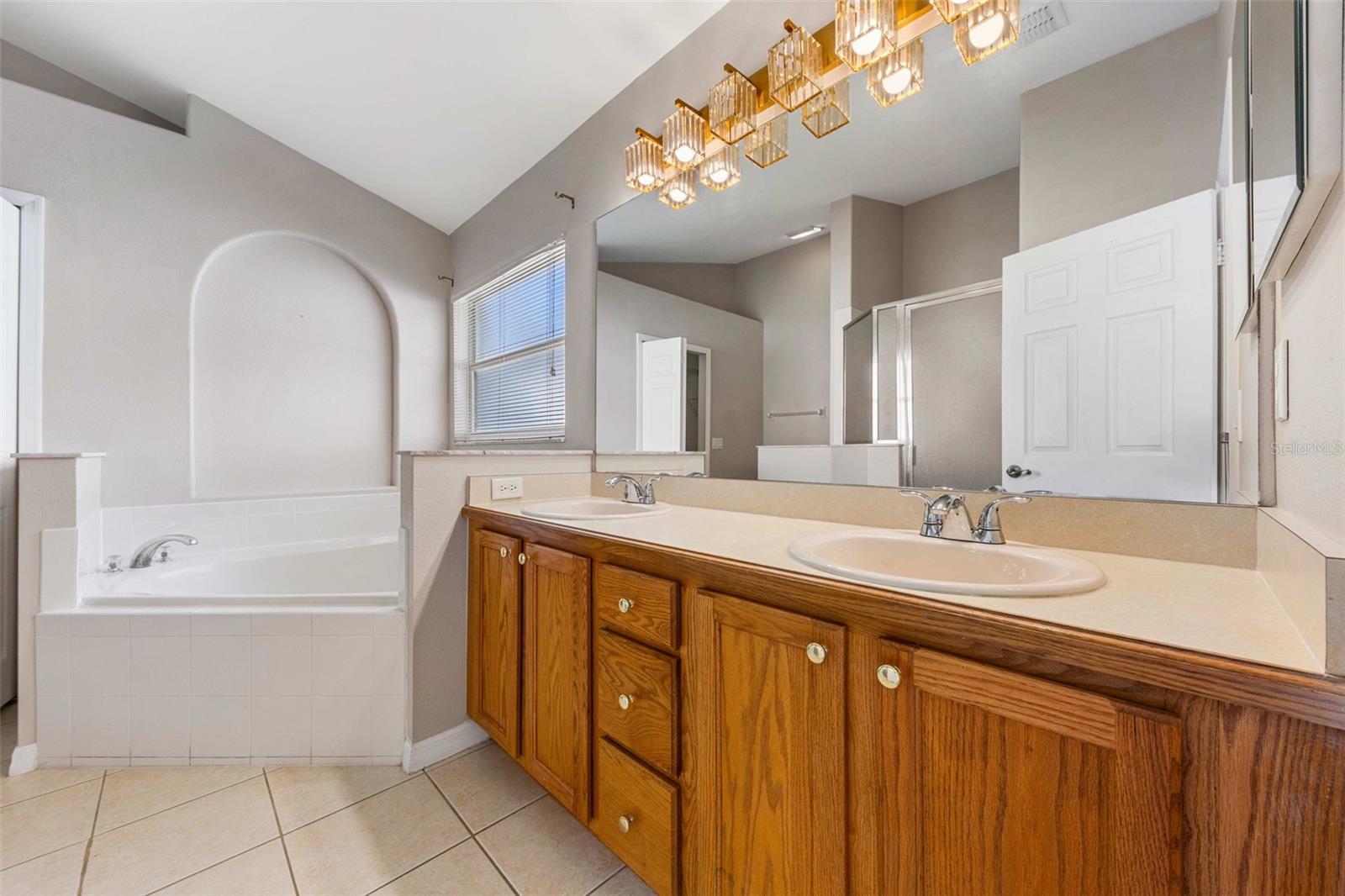 INDIAN CREEK PH 06 - Residential