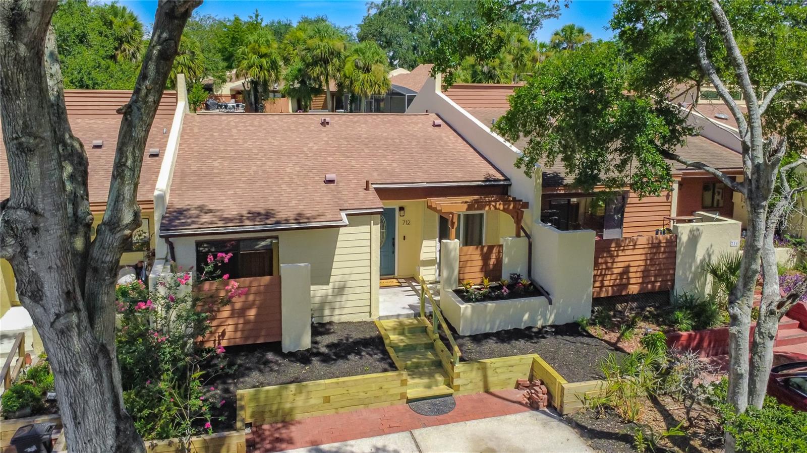 712 TEAL LANE