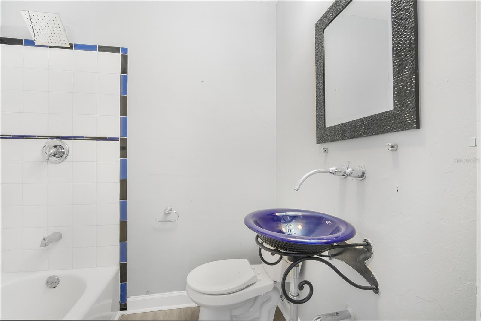 IDLEWILD ON THE HILLSBOROUGH - Residential Lease