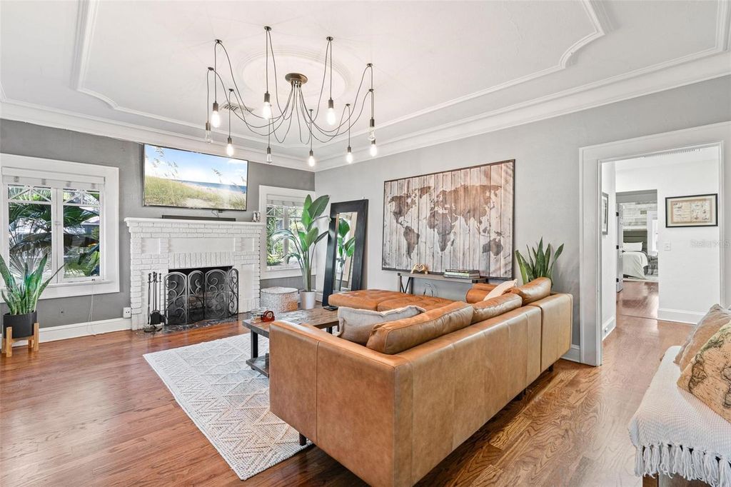 Photo of 724 Palmer Street, Orlando, FL 32801 (MLS # O6396508)