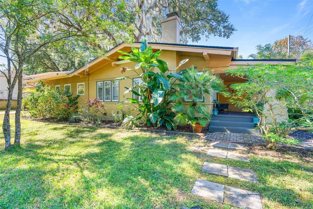 Photo of 724 Palmer Street, Orlando, FL 32801 (MLS # O6396508)