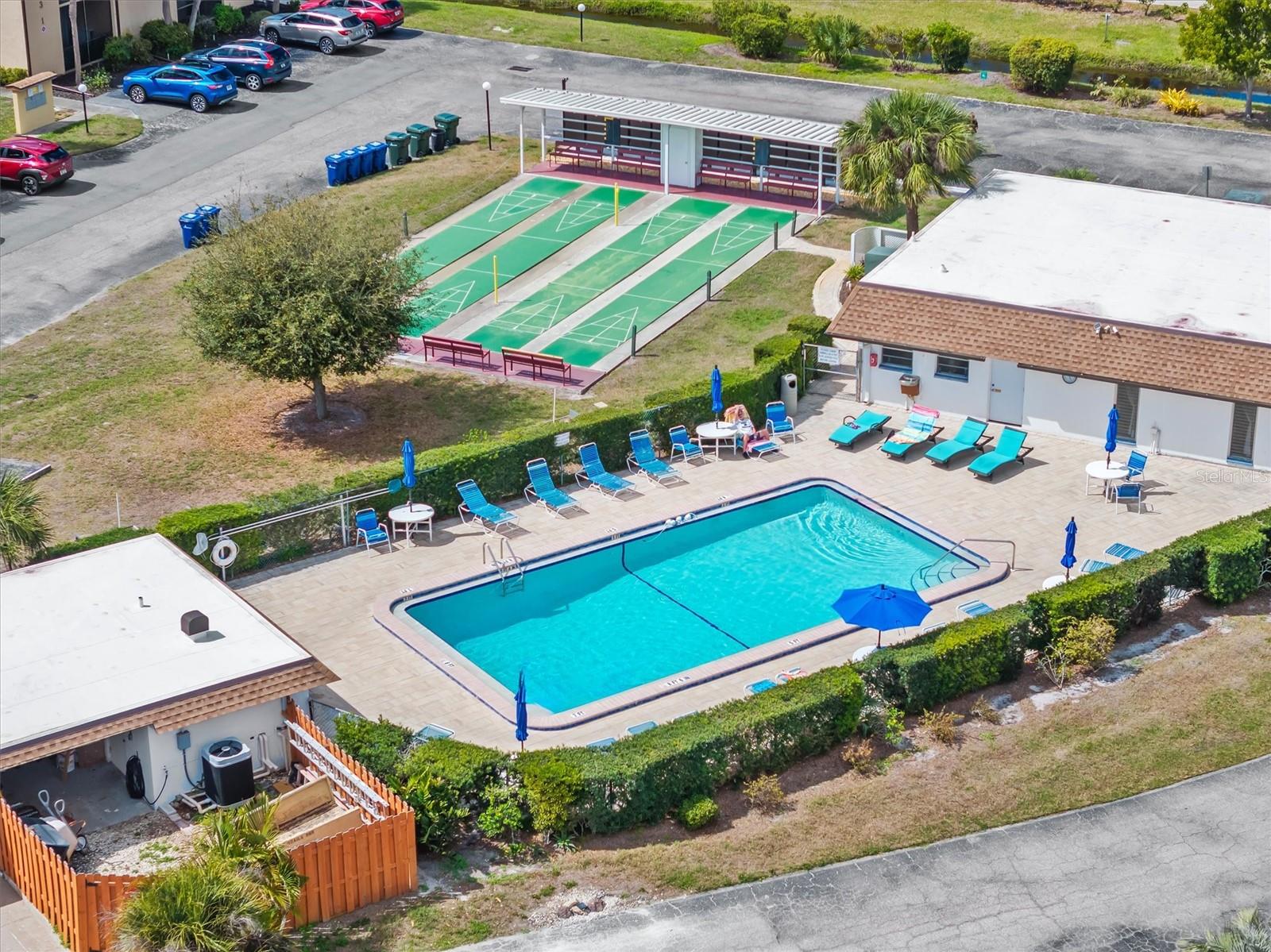 2 QUAILS RUN BOULEVARD 8