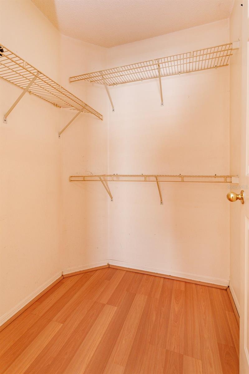 COUNTRY WALK - Residential