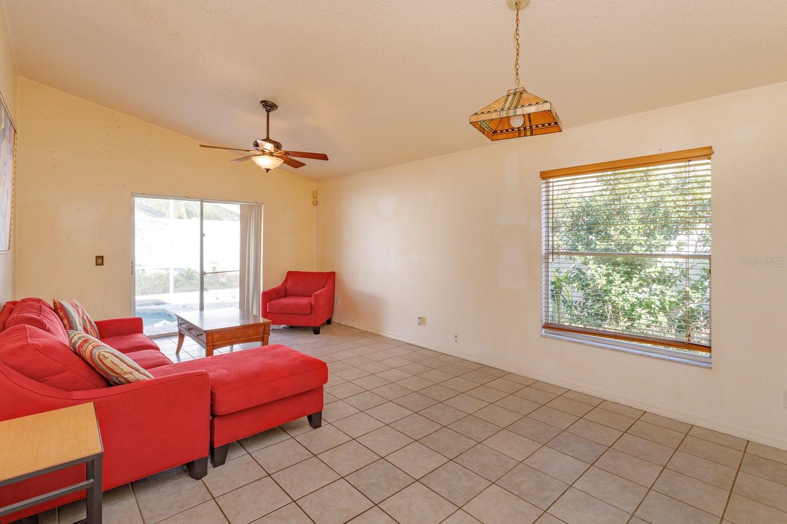 COUNTRY WALK - Residential