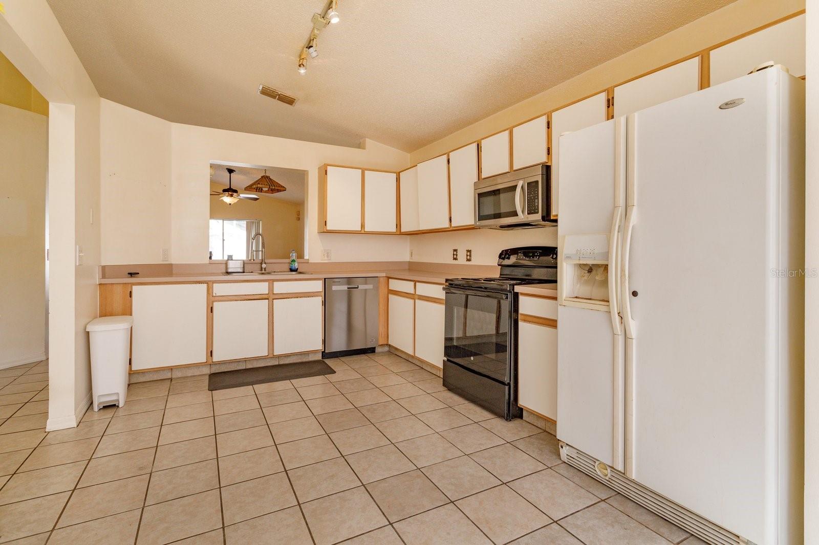 COUNTRY WALK - Residential