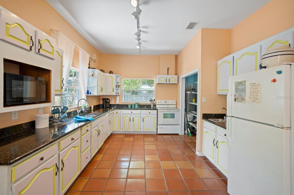 ACREAGE - Residential