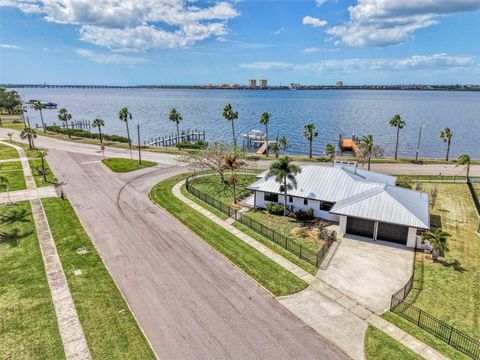 Photo of 1822 Riverside Drive E, Bradenton, FL 34208 (MLS # A4687798)