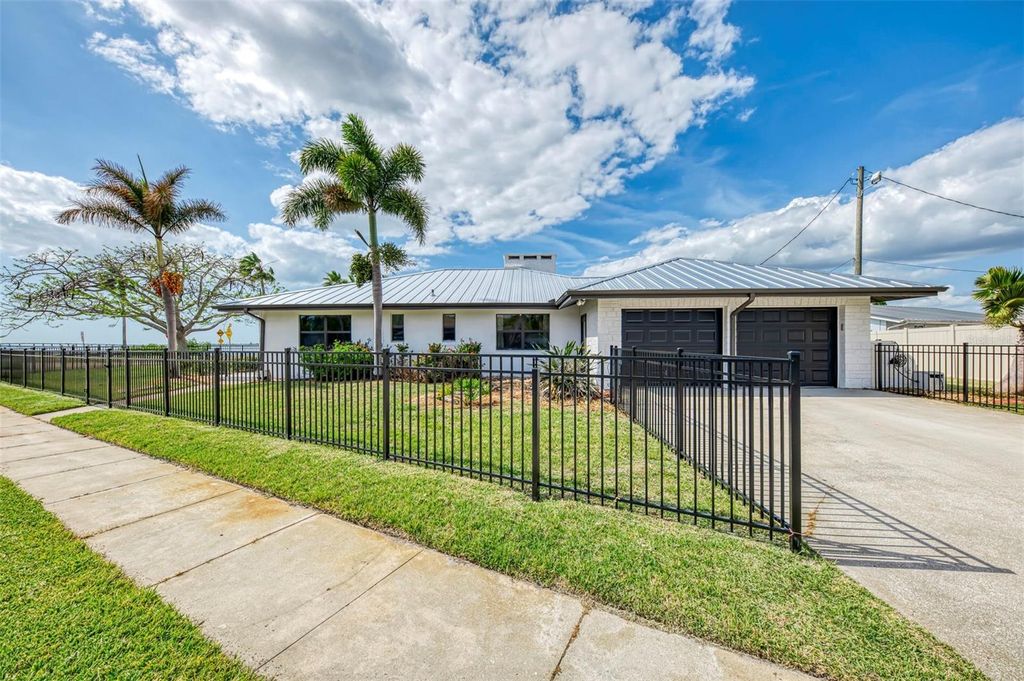 Photo of 1822 Riverside Drive E, Bradenton, FL 34208 (MLS # A4687798)