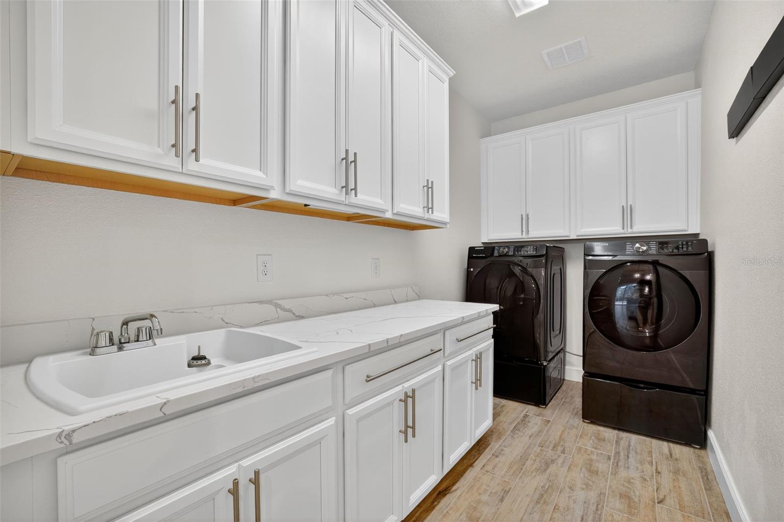 MIRABAY PH 3C-3 - Residential