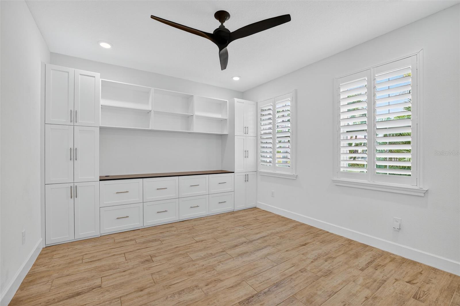 MIRABAY PH 3C-3 - Residential