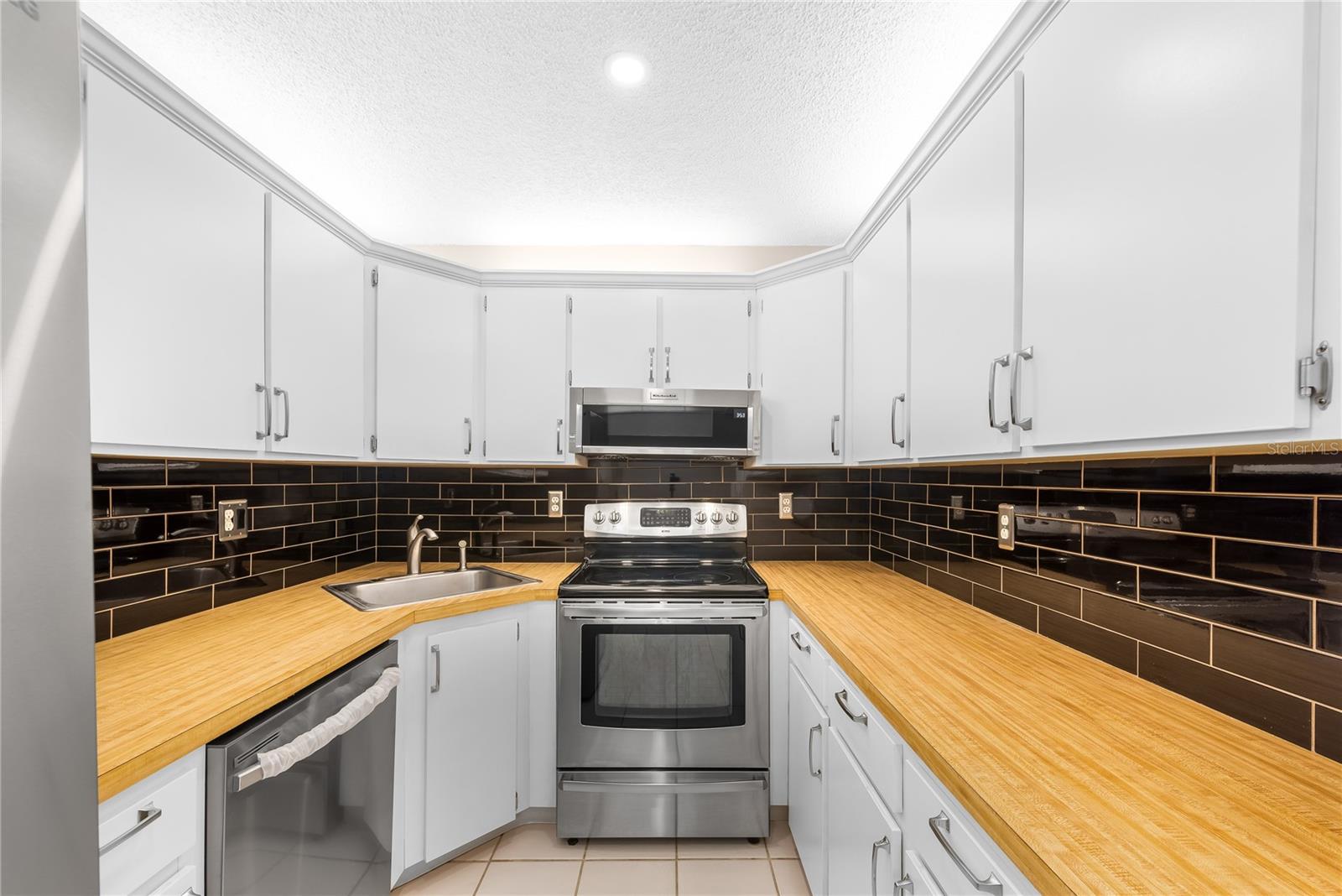 PINE RIDGE AT LAKE TARPON VILLAGE - Residential Lease