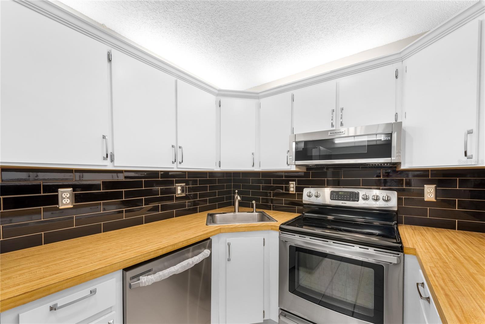 PINE RIDGE AT LAKE TARPON VILLAGE - Residential Lease