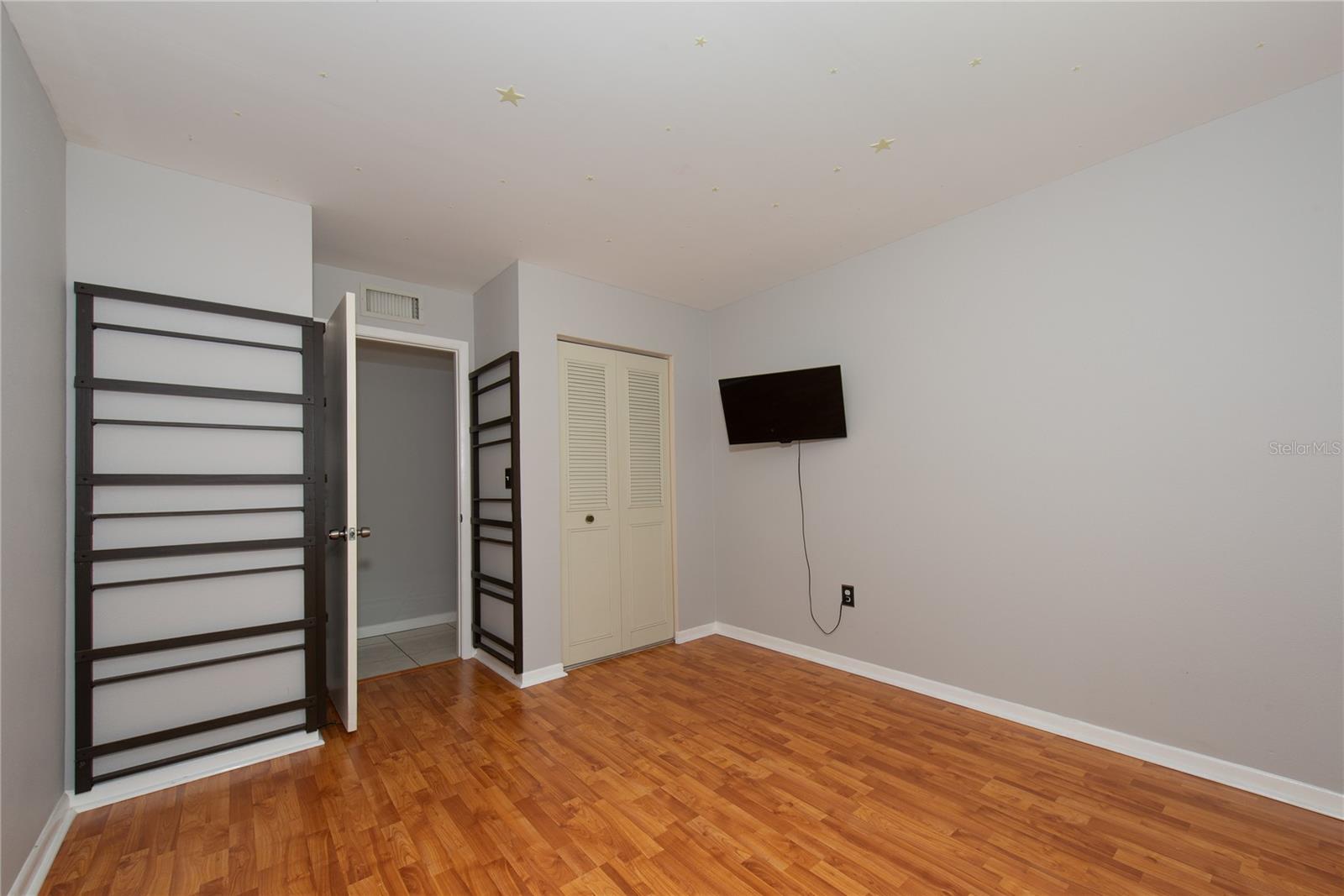 PINE RIDGE AT LAKE TARPON VILLAGE - Residential Lease