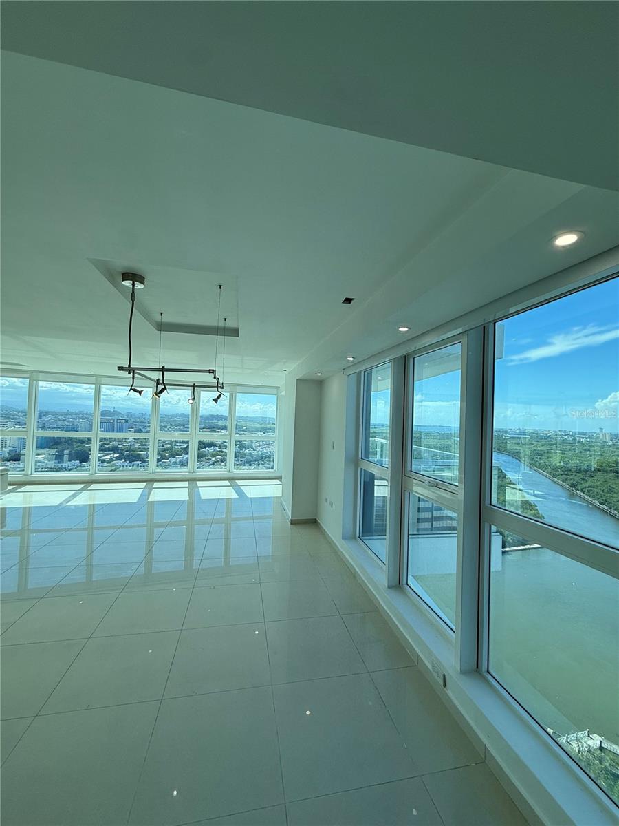 48 AVE. LUIS MUÑOZ RIVERA COND. AQUABLUE 2604