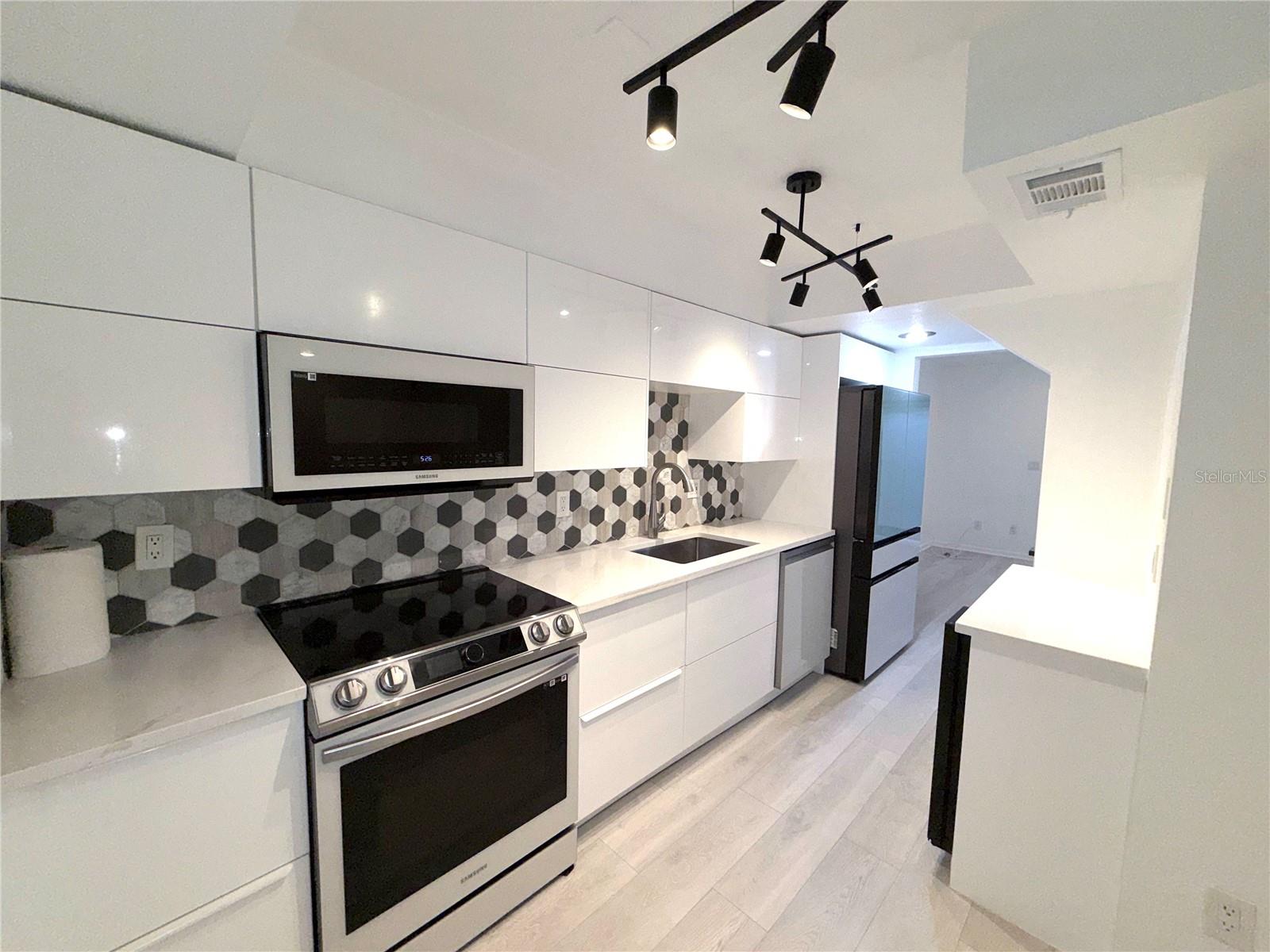 EASTWOOD SHORES TWNHMS - Residential