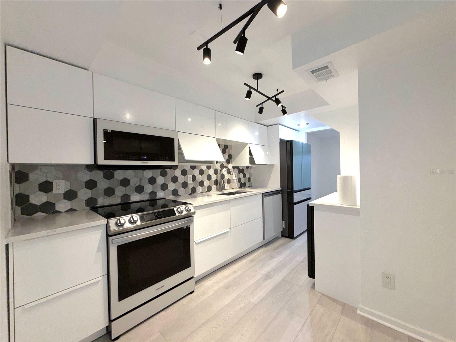 EASTWOOD SHORES TWNHMS - Residential