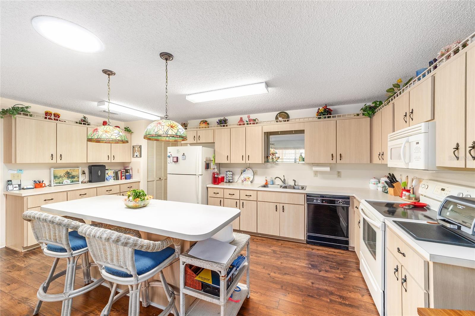 ON TOP OF THE WORLD - Residential