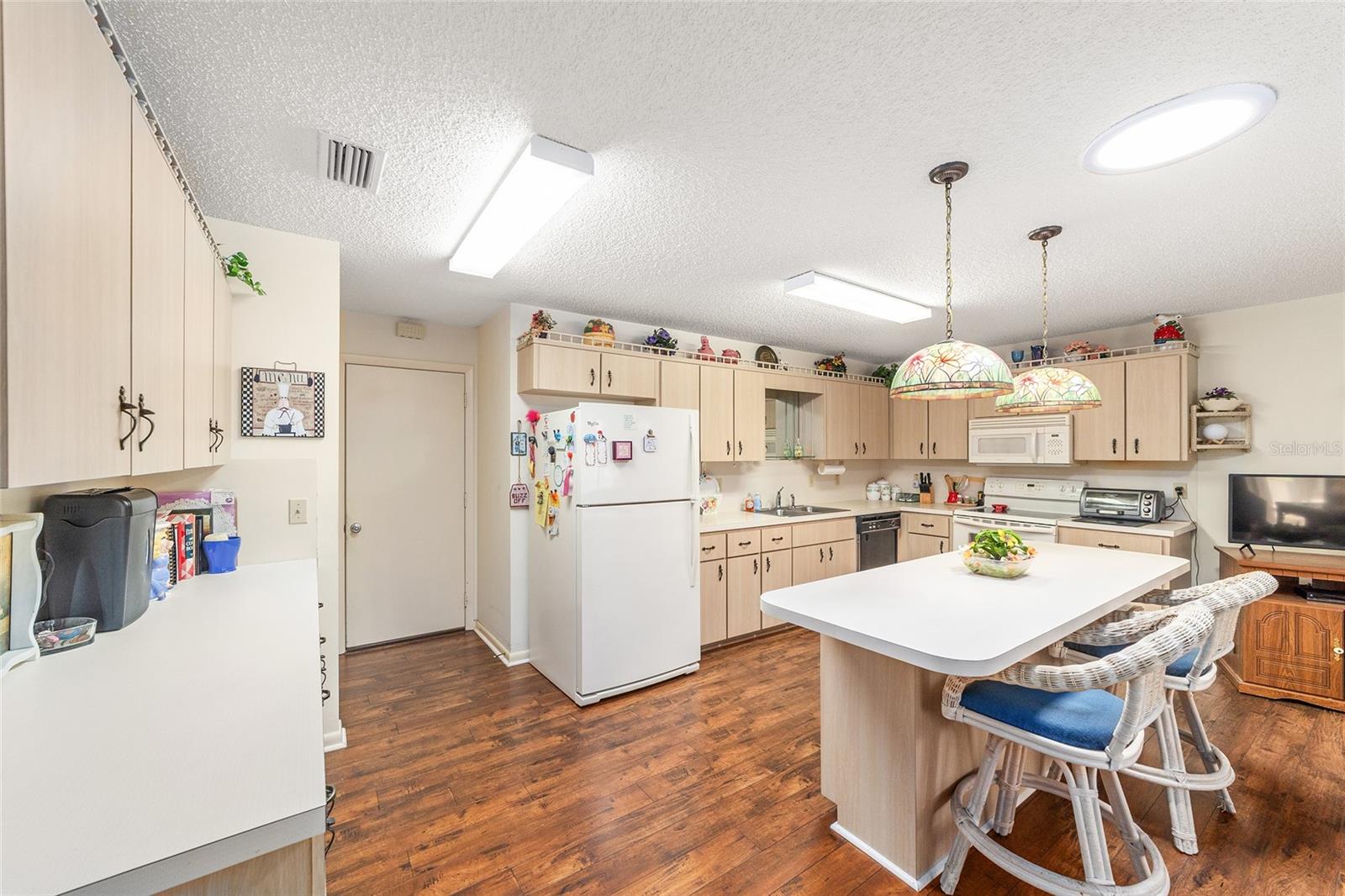 ON TOP OF THE WORLD - Residential