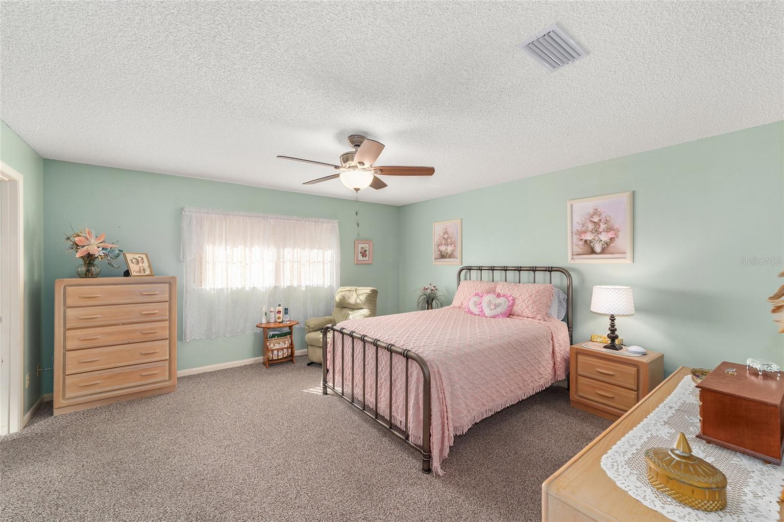 ON TOP OF THE WORLD - Residential