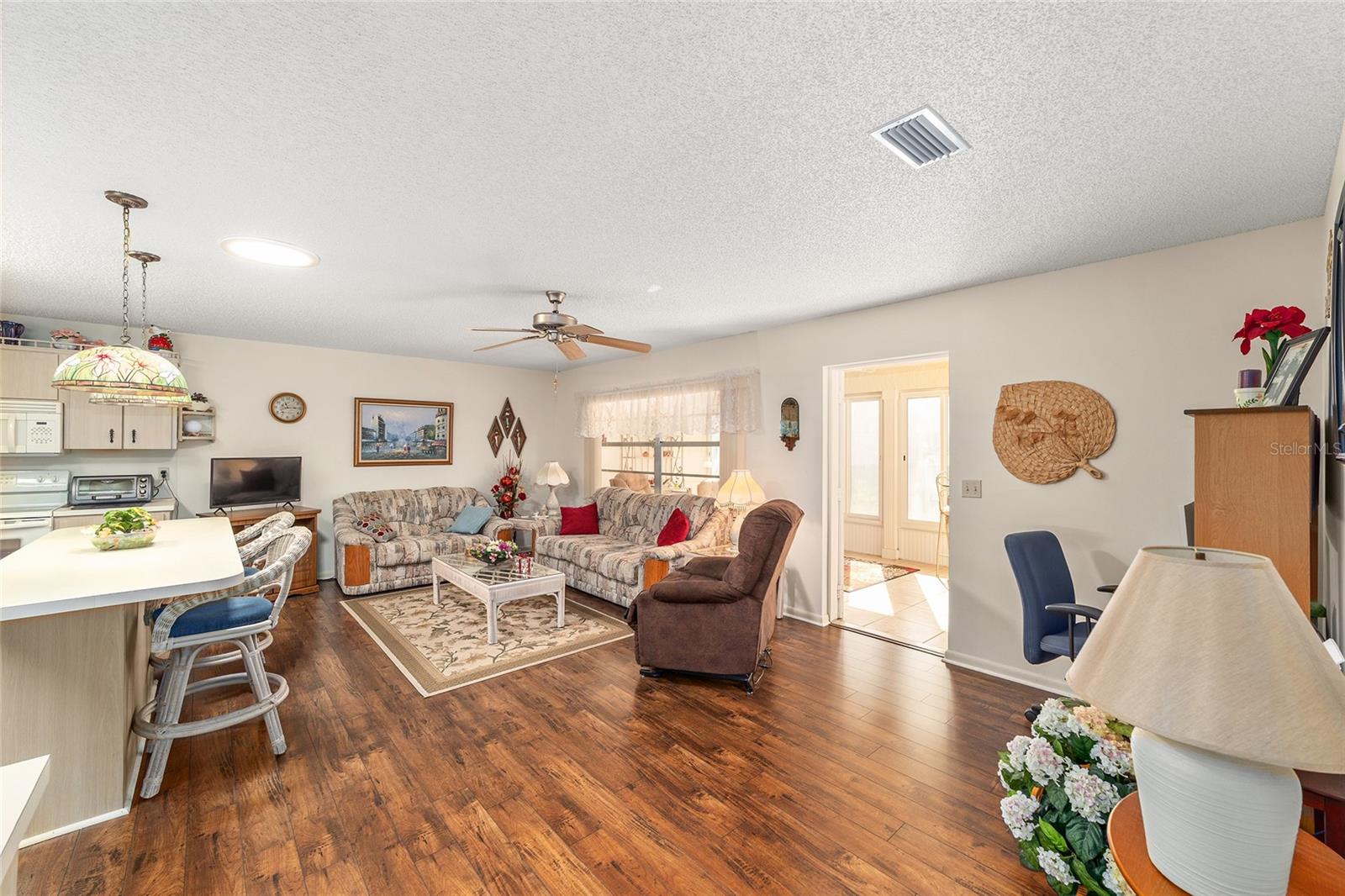 ON TOP OF THE WORLD - Residential