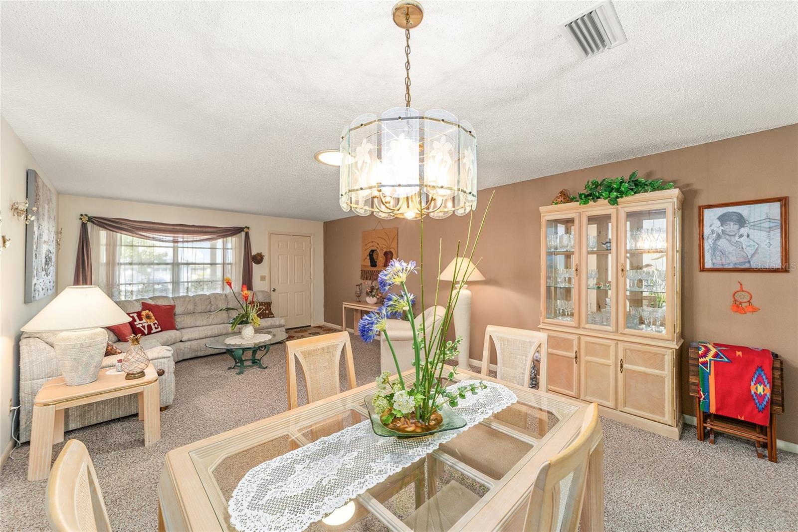 ON TOP OF THE WORLD - Residential