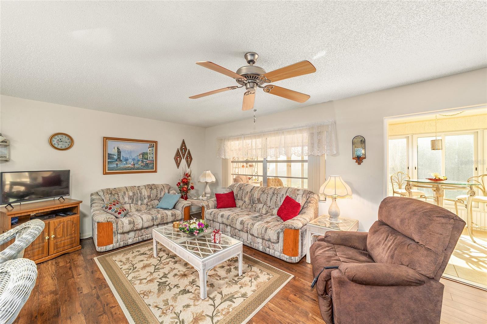 ON TOP OF THE WORLD - Residential