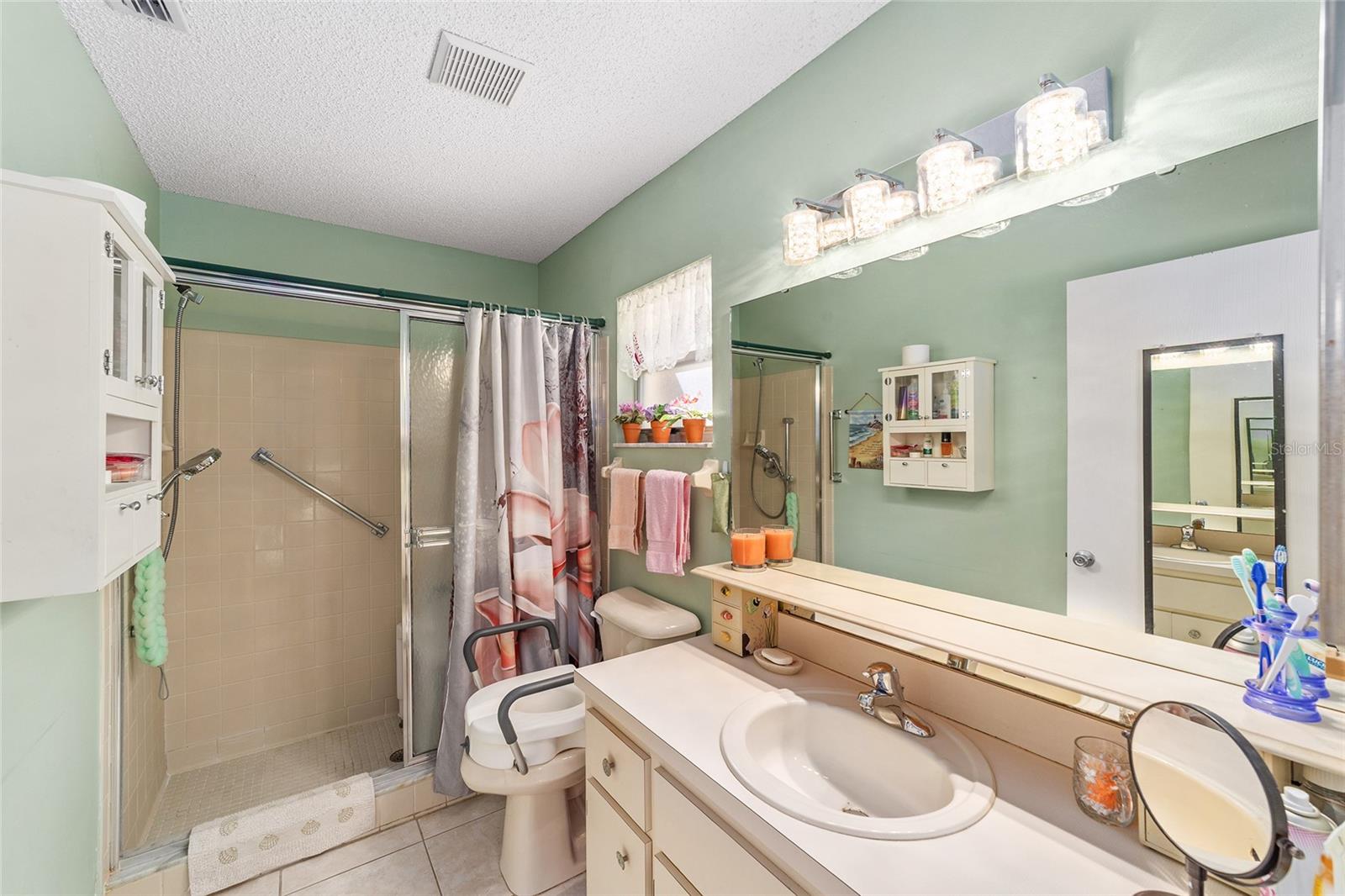 ON TOP OF THE WORLD - Residential