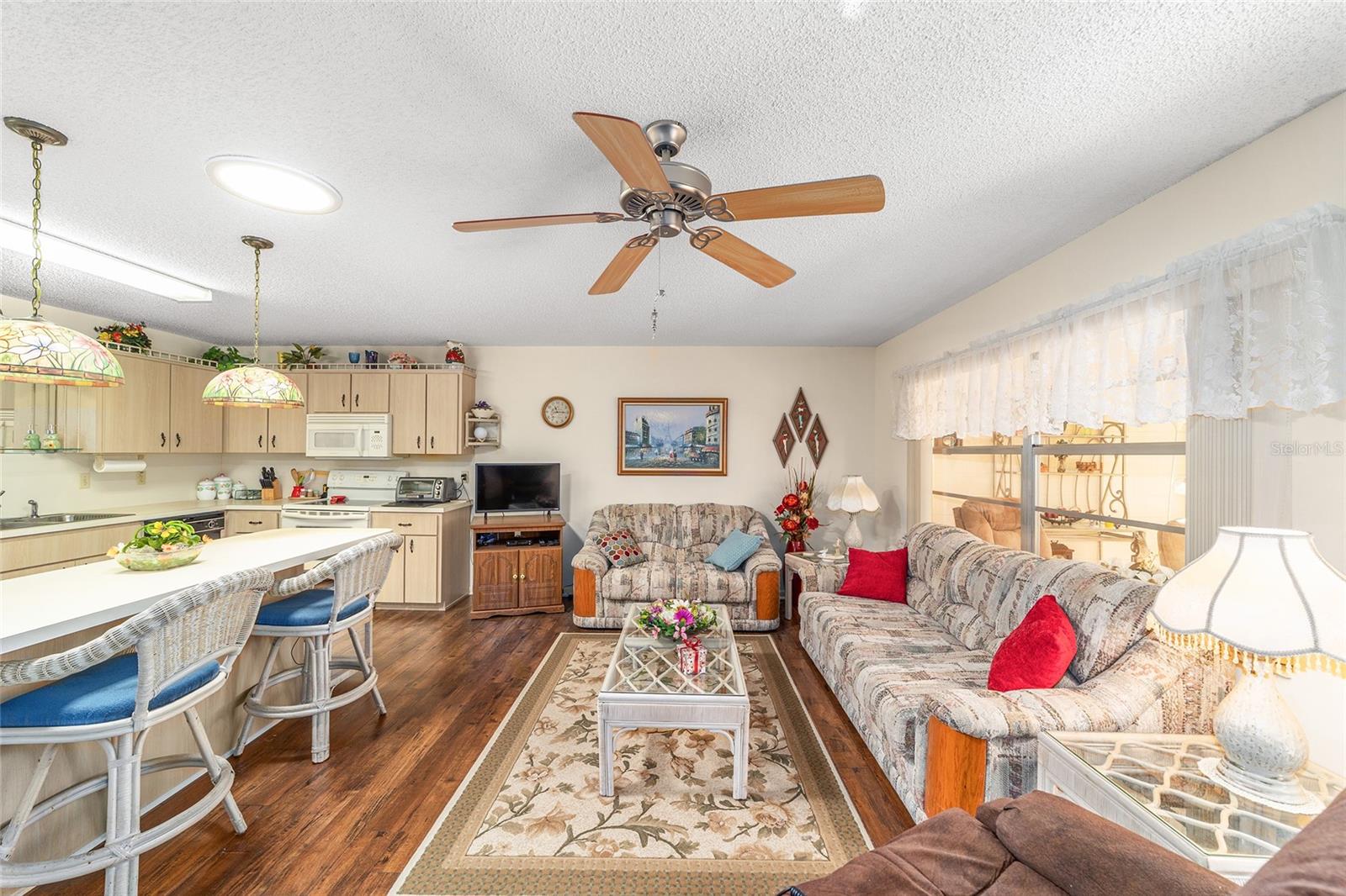 ON TOP OF THE WORLD - Residential