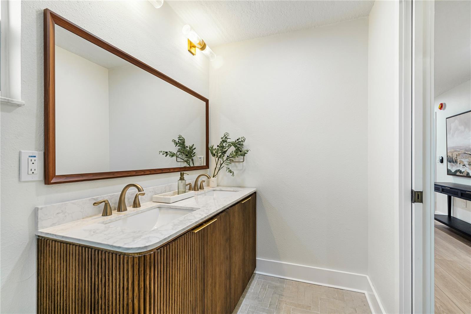 ORANGEPOINTE - Residential