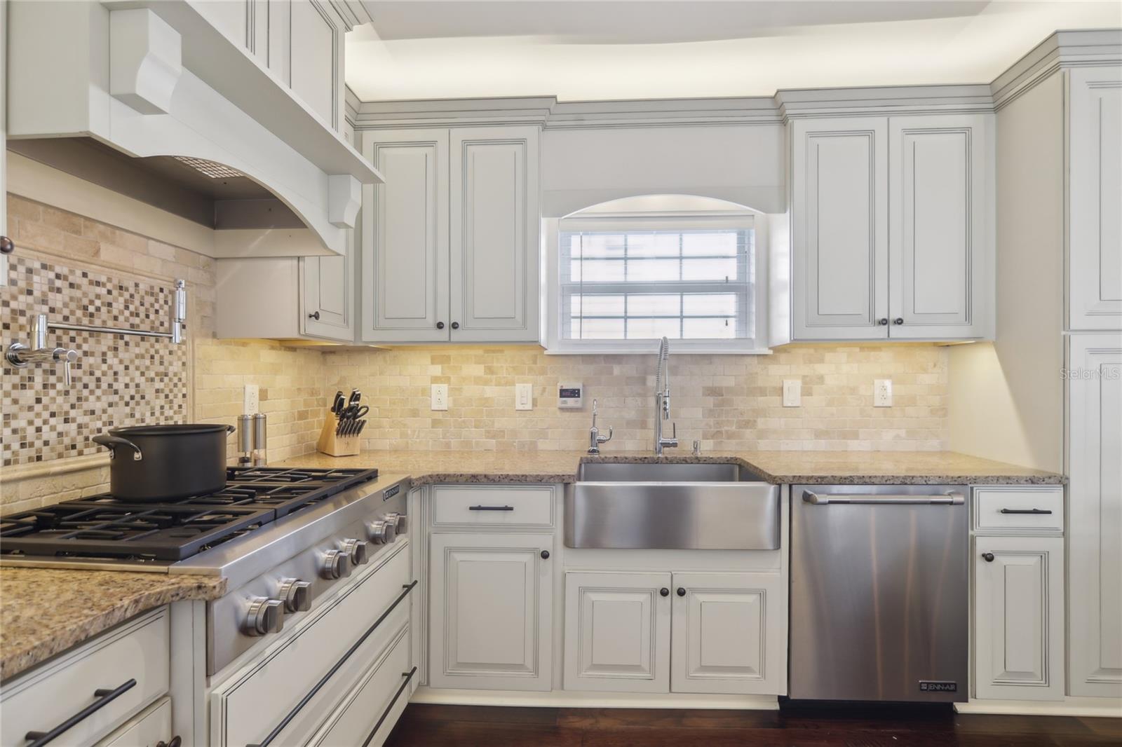 COLONIAL HEIGHTS - Residential