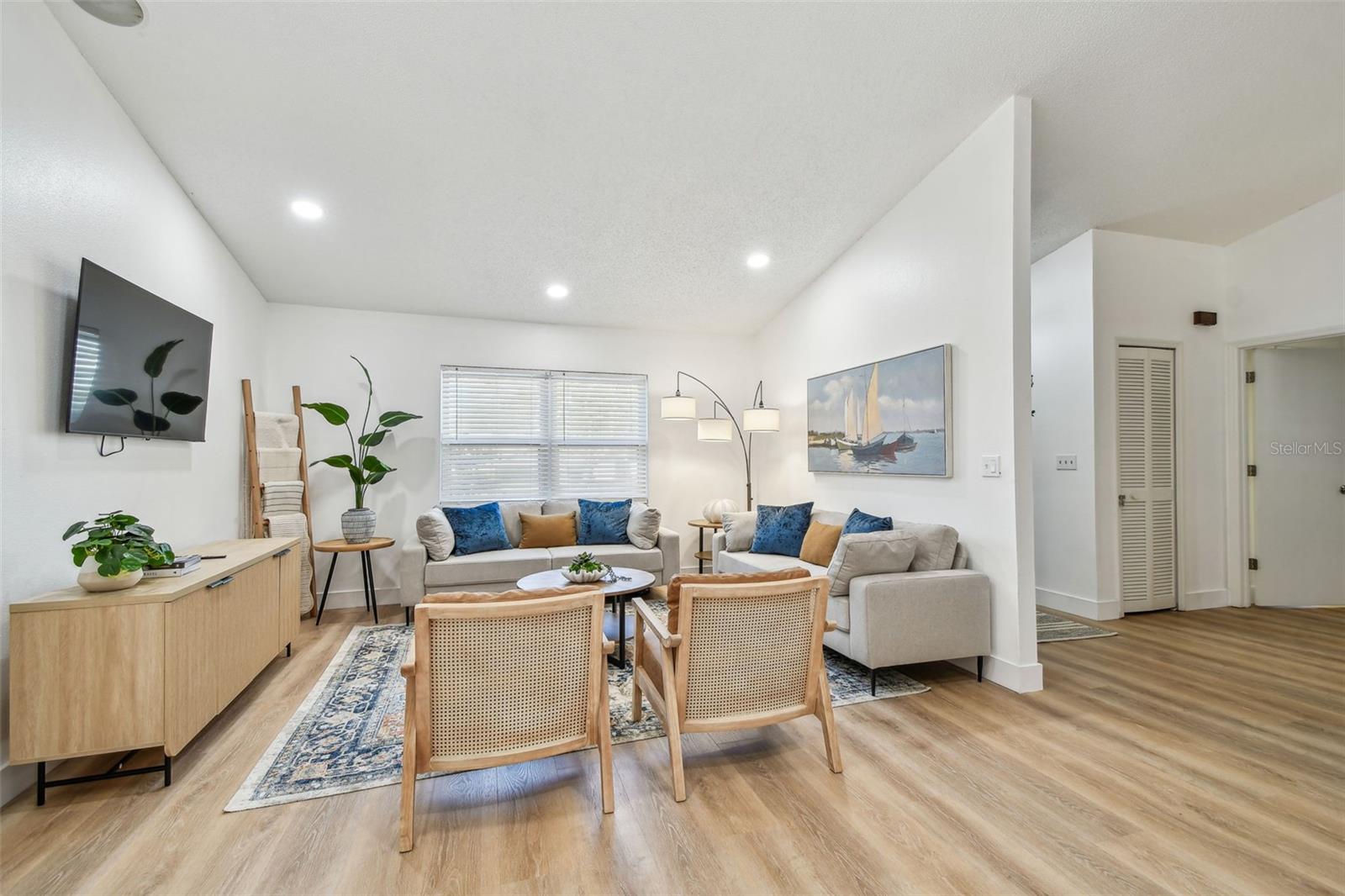 380 FERNSHIRE COURT