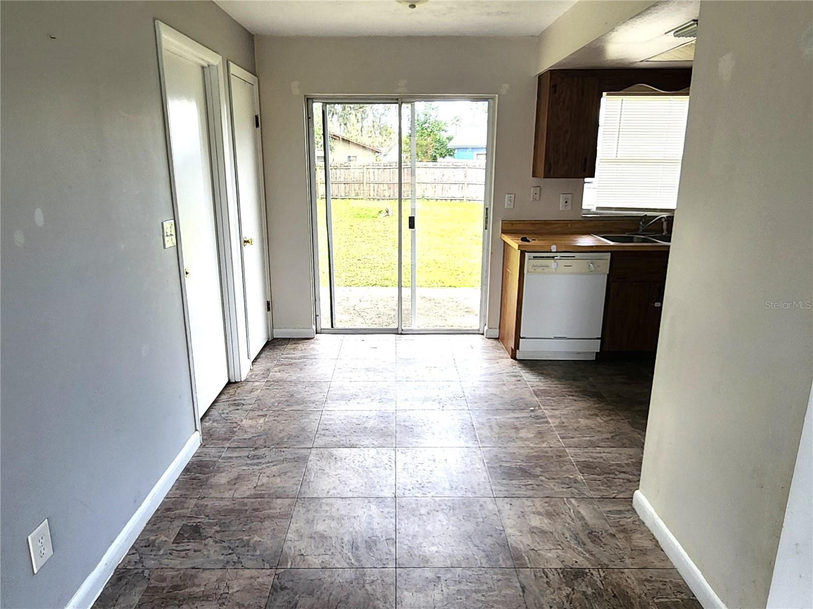 CEDAR POINT - Residential Lease