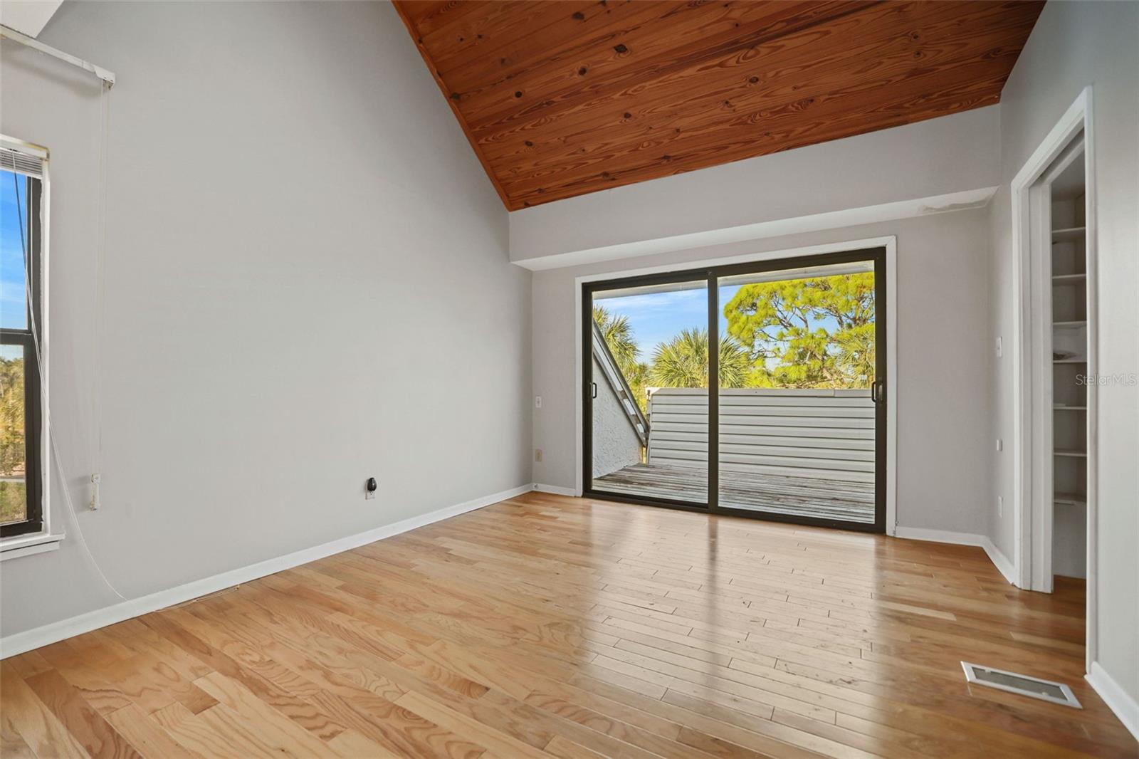 PIRATES COVE CLUB CONDO - Residential