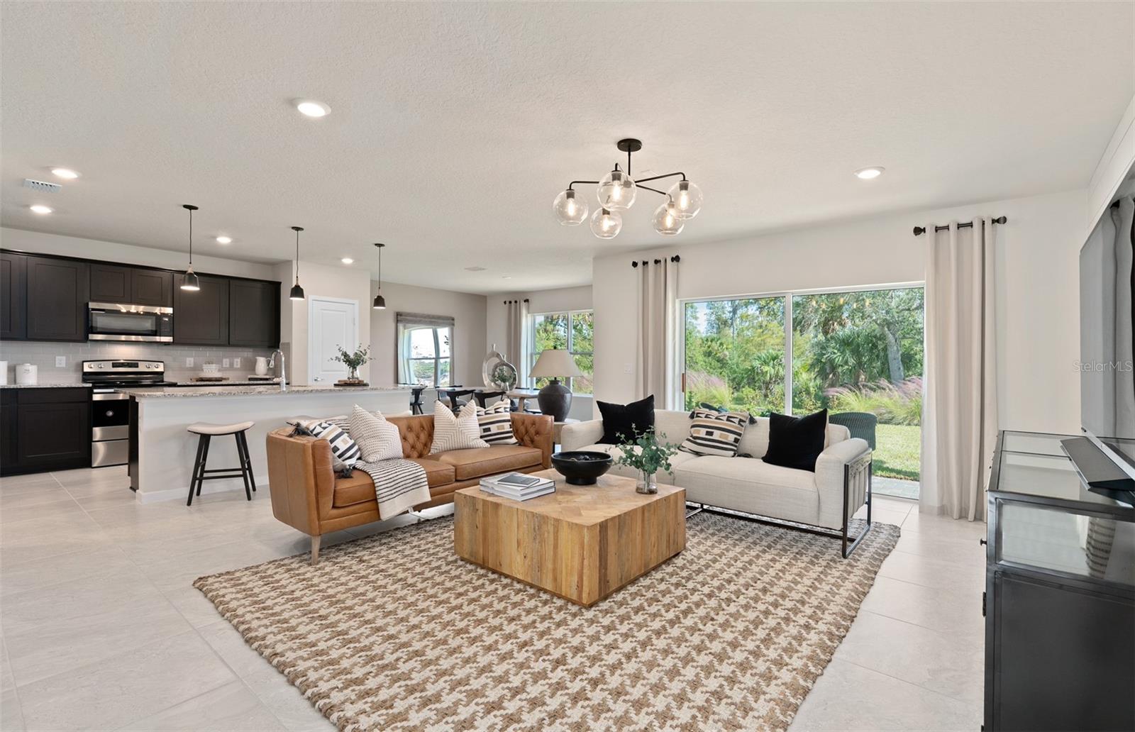 2118 CHARMING AVENUE