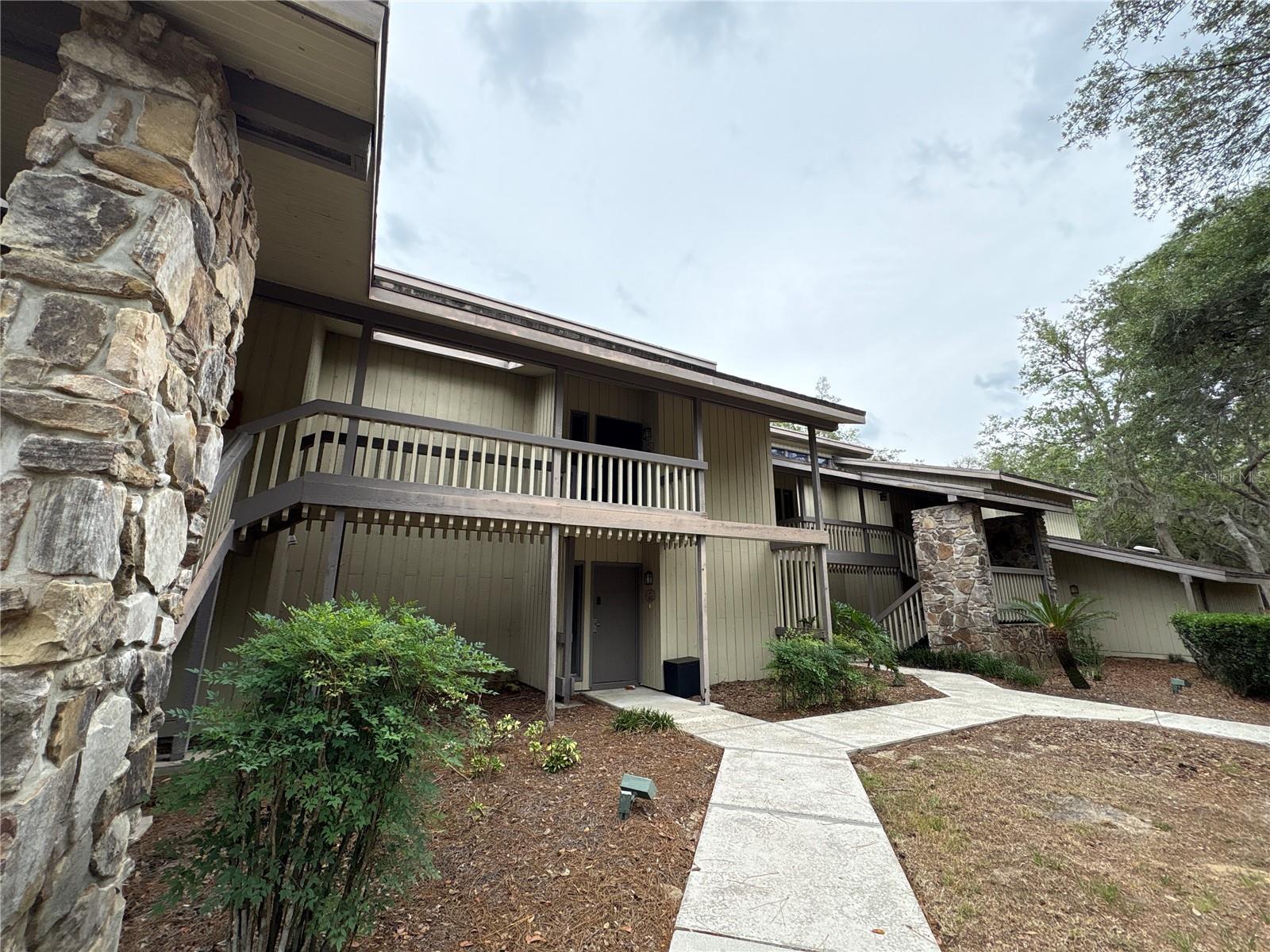 GRENELEFE CONDO CORNER LAKE WEST - Residential