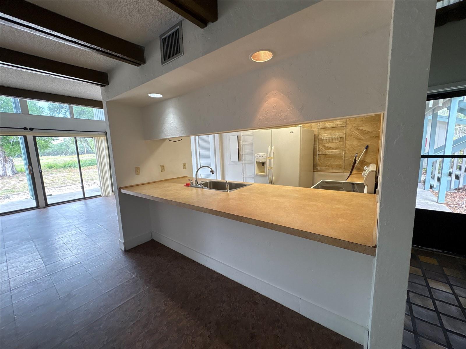 GRENELEFE CONDO CORNER LAKE WEST - Residential