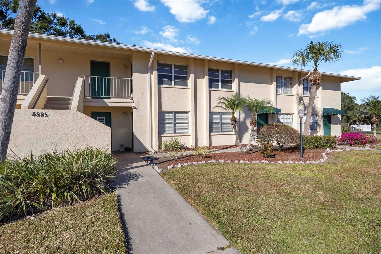 SUMMER LAKES - Residential