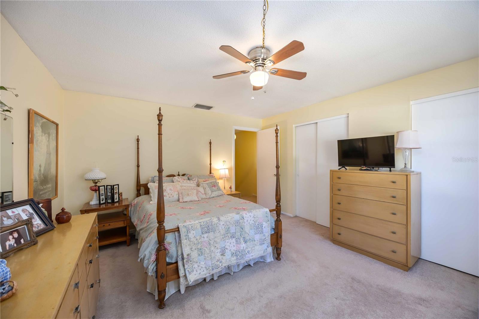 SUMMER LAKES - Residential