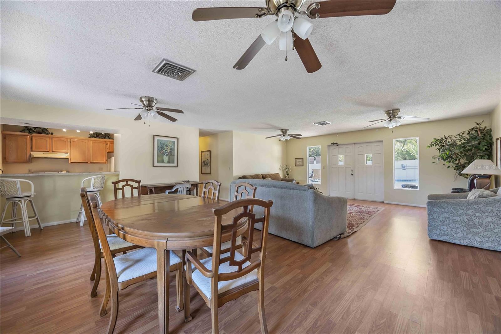 SUMMER LAKES - Residential