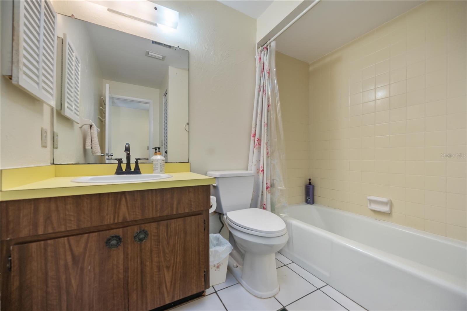 SUMMER LAKES - Residential