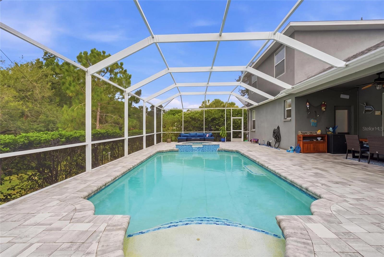 835 CEDARCREST COURT