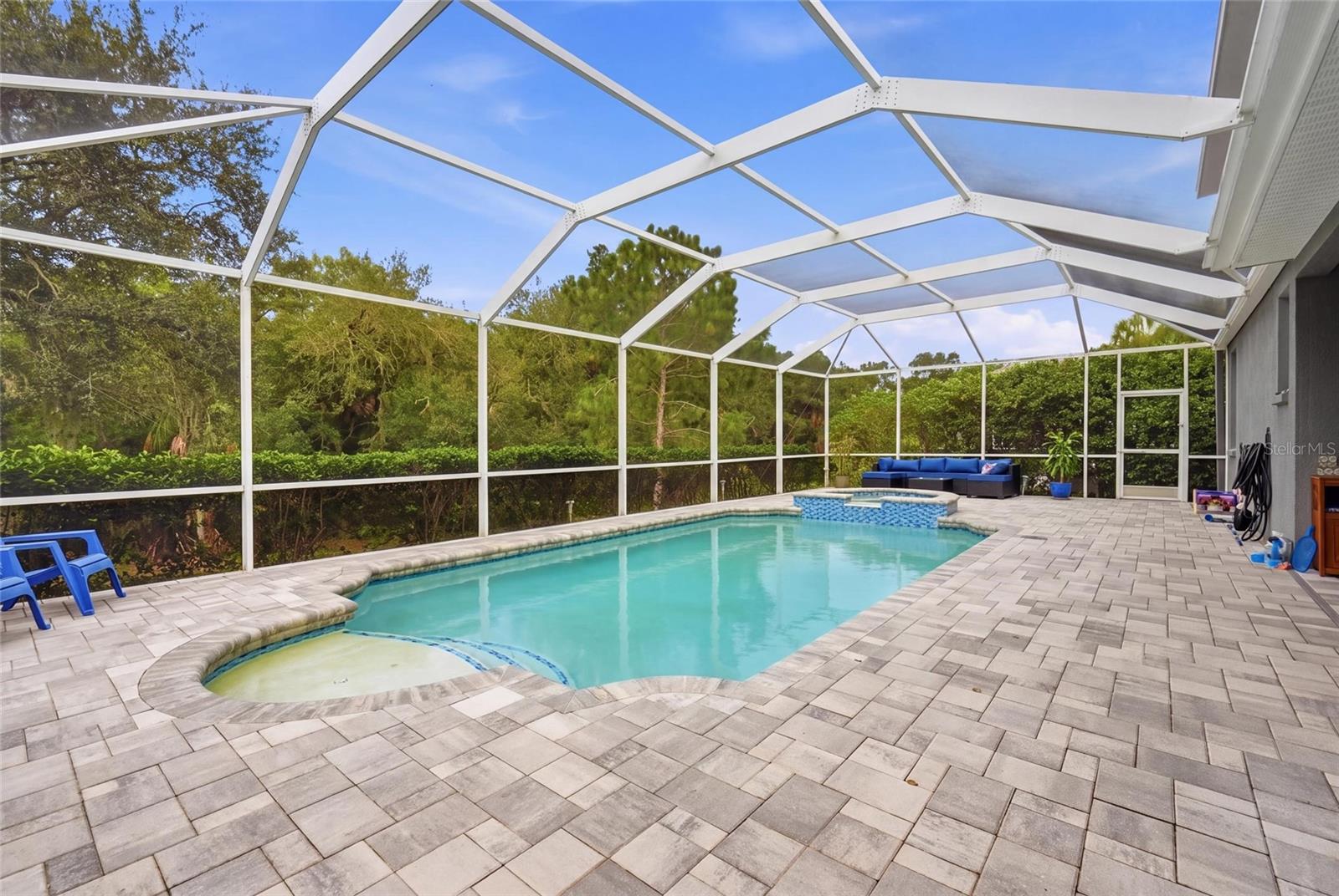 835 CEDARCREST COURT