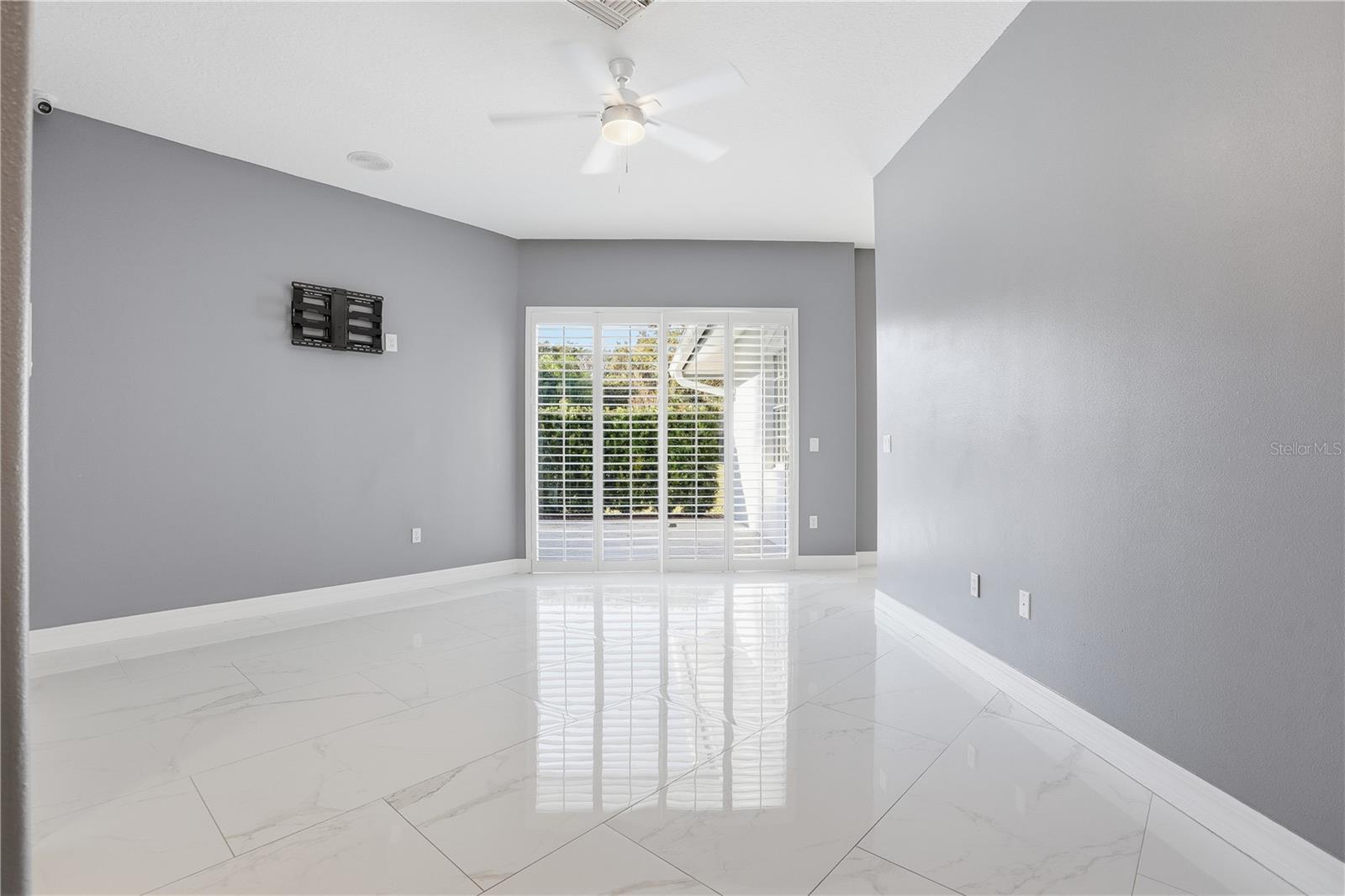 CRESCENT OAKS COUNTRY CLUB REGENCY PH 2 - Residential