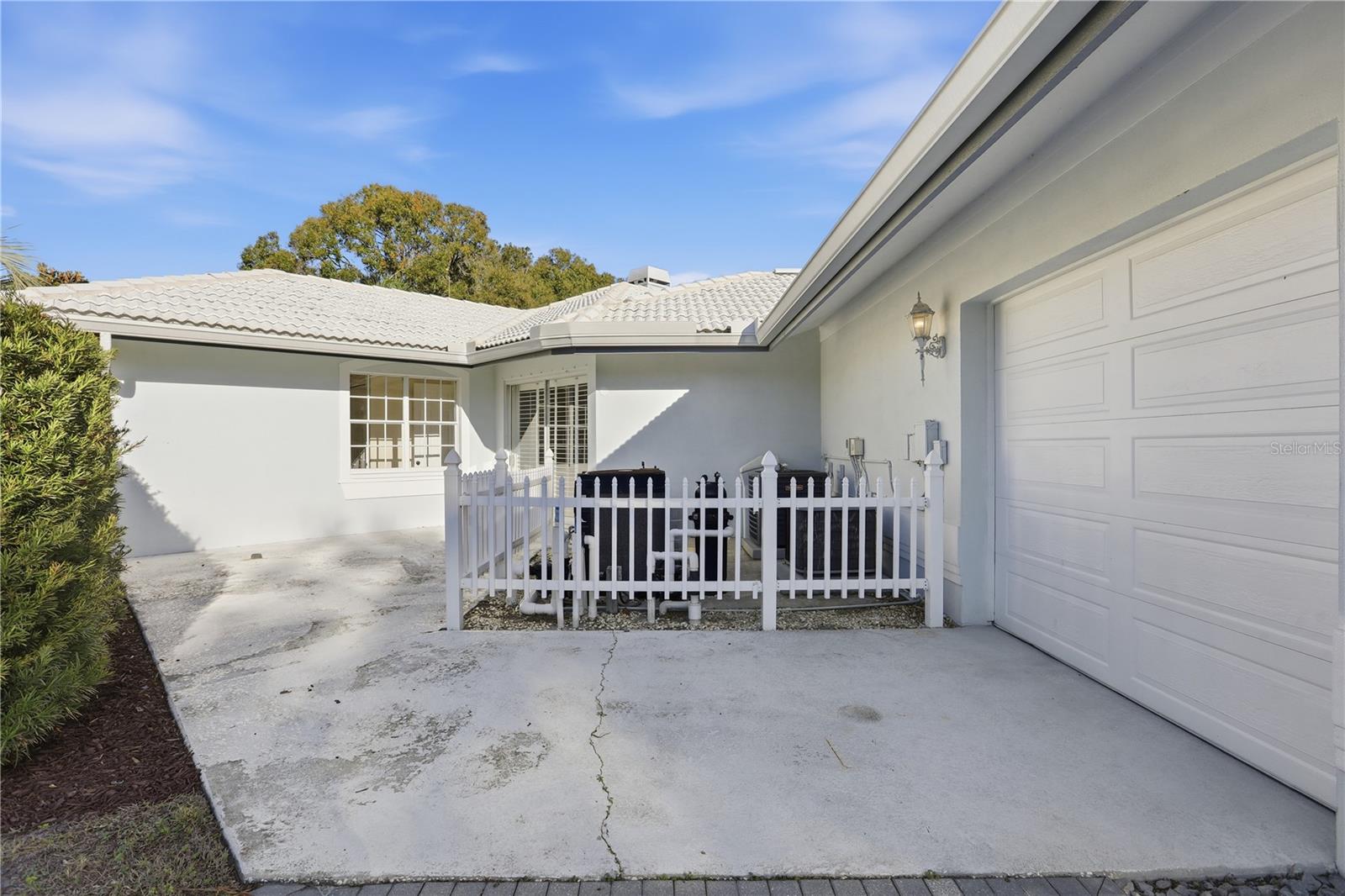 CRESCENT OAKS COUNTRY CLUB REGENCY PH 2 - Residential