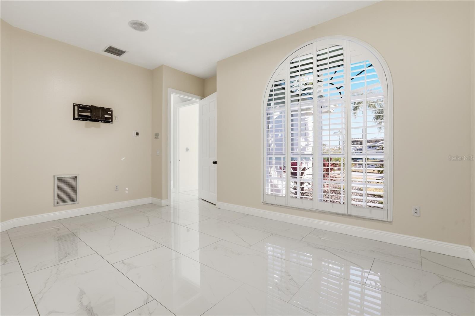 CRESCENT OAKS COUNTRY CLUB REGENCY PH 2 - Residential